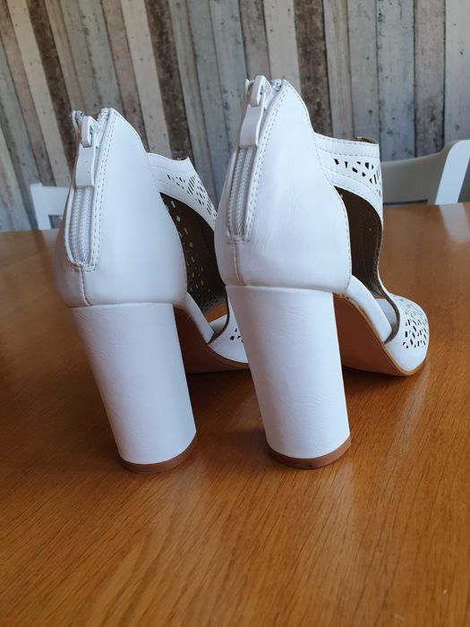 Buty, sandały ażurowe, obcas, białe, lato, wiosna. Nowe!