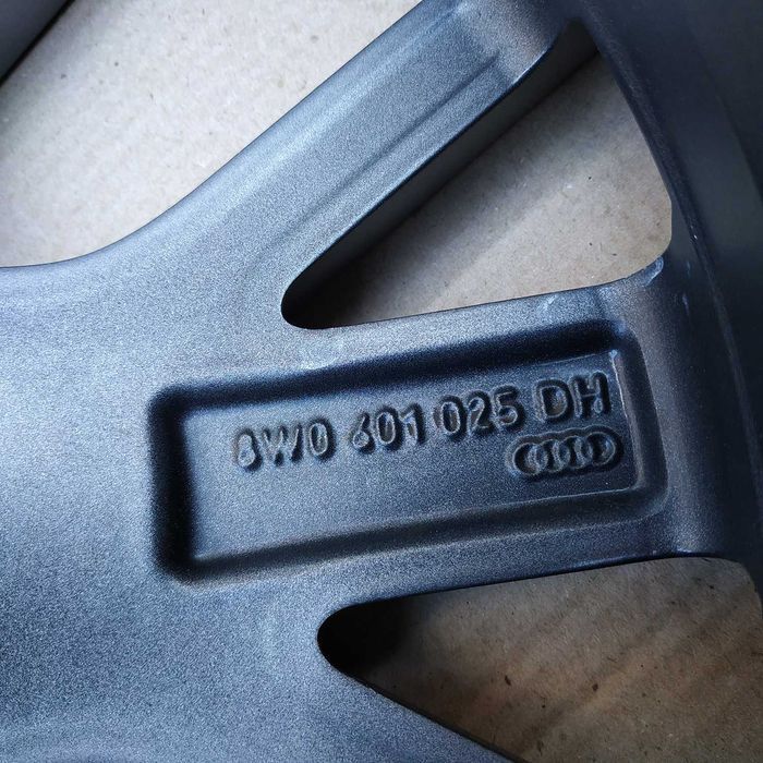 Диски R19 8.5J ET40 оригінал AUDI Sport Ауді A4 S4 B9 8W0