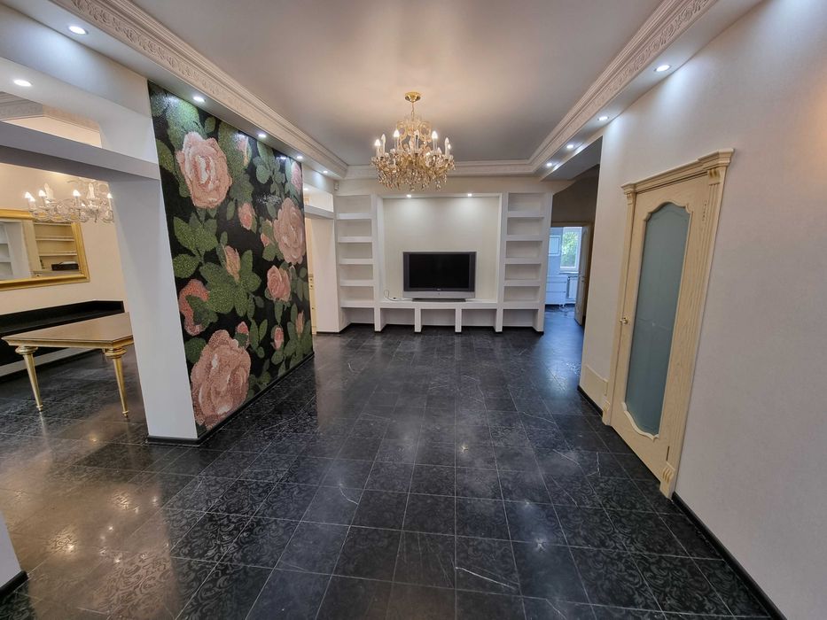 Продаж будинку в центрі, 467 кв.м. Представник власника.