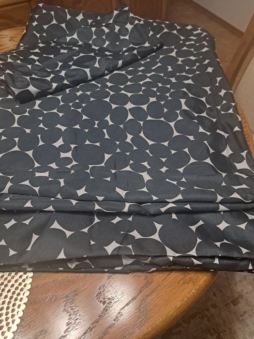 Posciel w czarne grochy