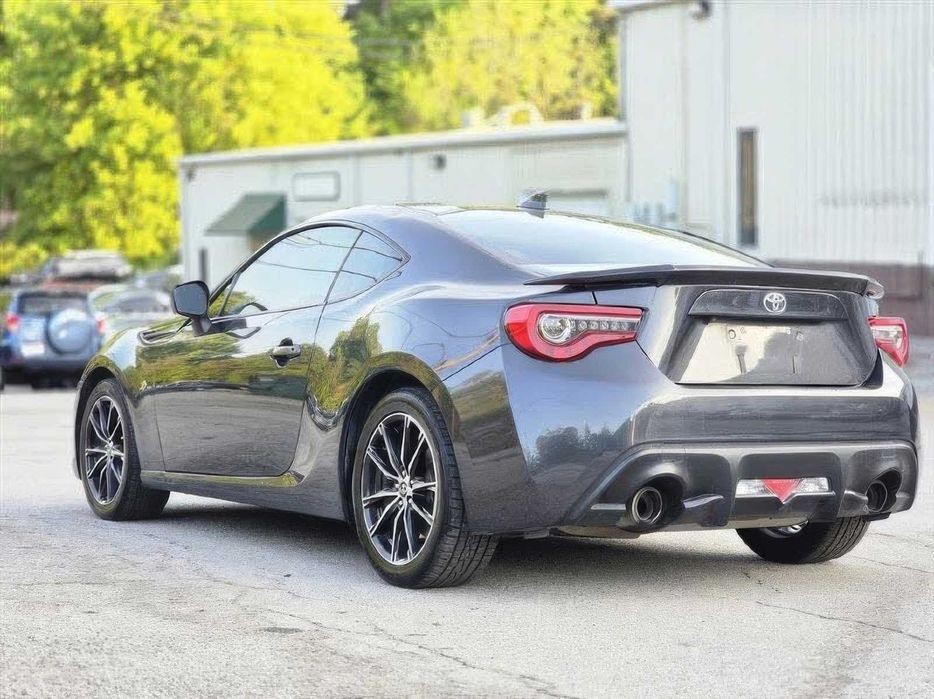 Toyota GR86      2017