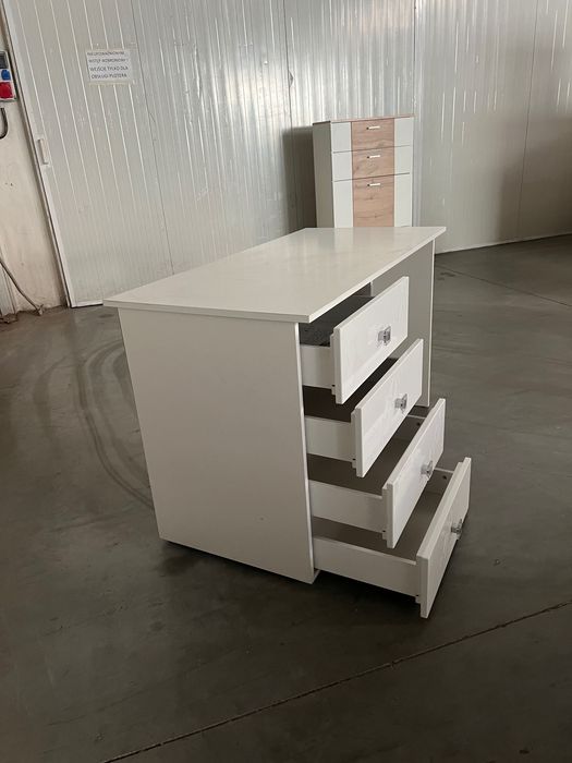 Na sprzedaż biurko w kolorze białym