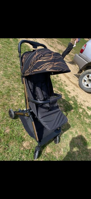 Прогулянкова коляска