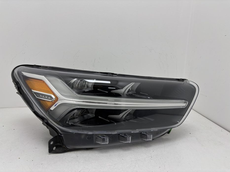 Фара права Volvo XC40 2018-2022 USA