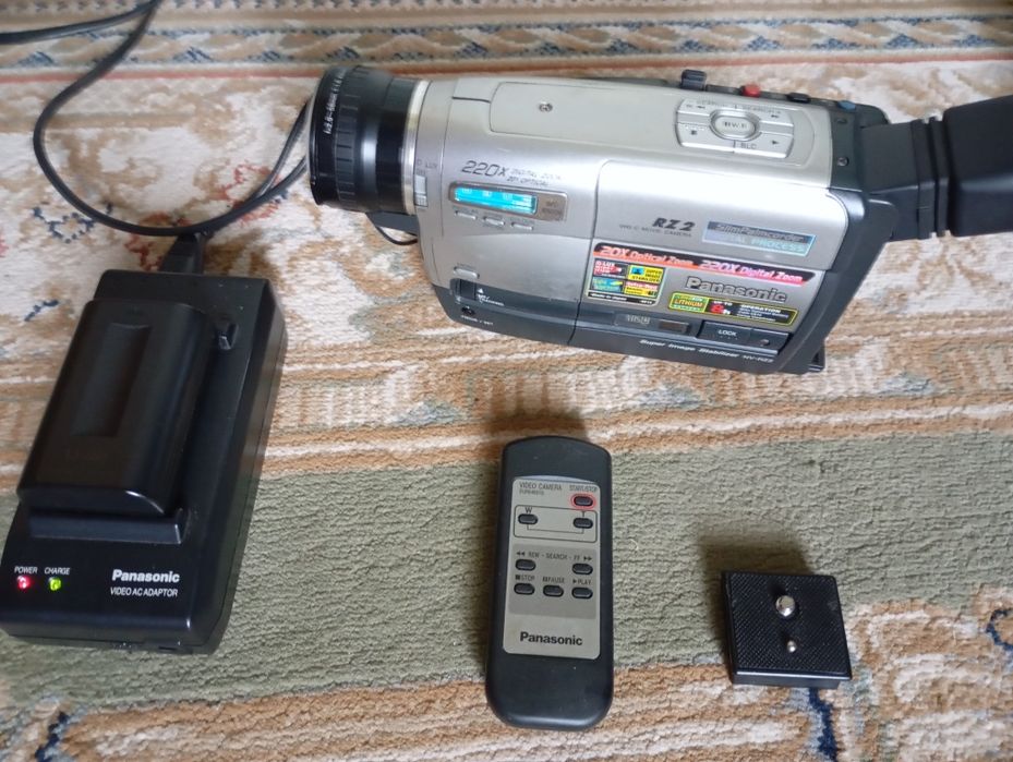 Видеокамера Panasonic nv rz2en комплектная