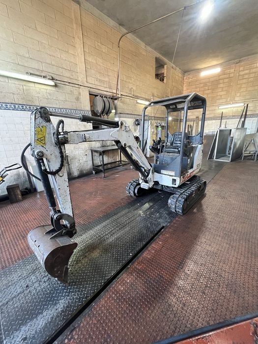 Giratoria Bobcat 320L