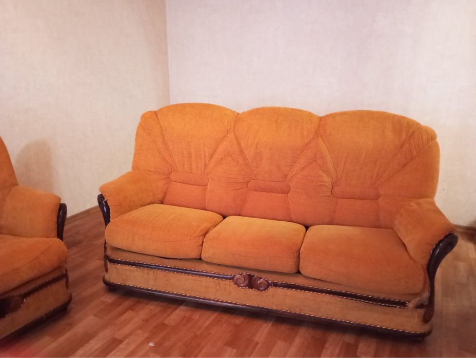 Продам диван и два кресла