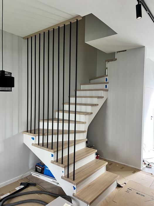 Schody drewniane balustrady producent