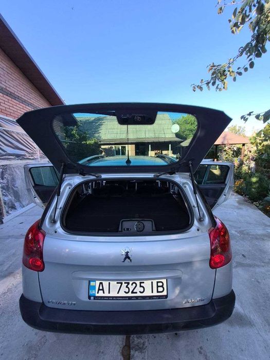 автомобіль Peugeot 207