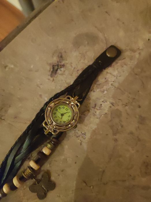 Relógio corrente étnica