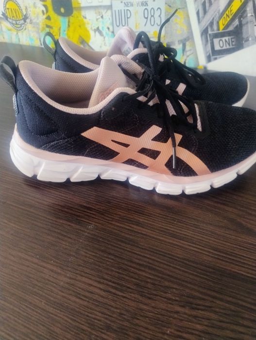 Жіночі кросівки ASICS
