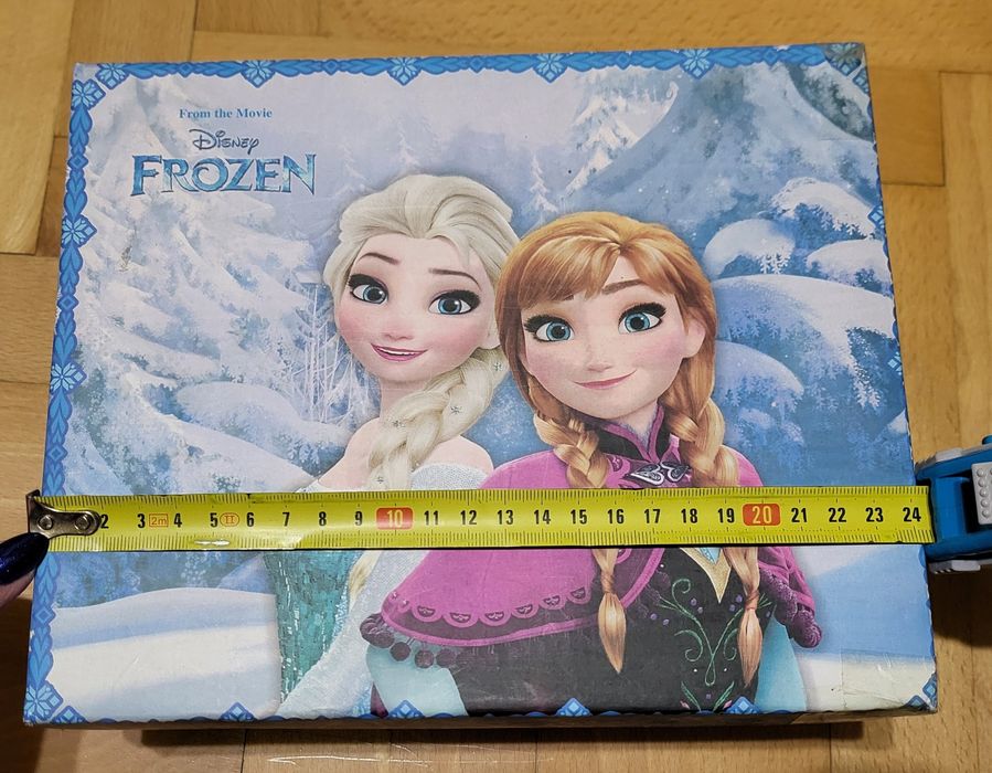 Pudełko  Anna i Elsa na prezenty lub skarby