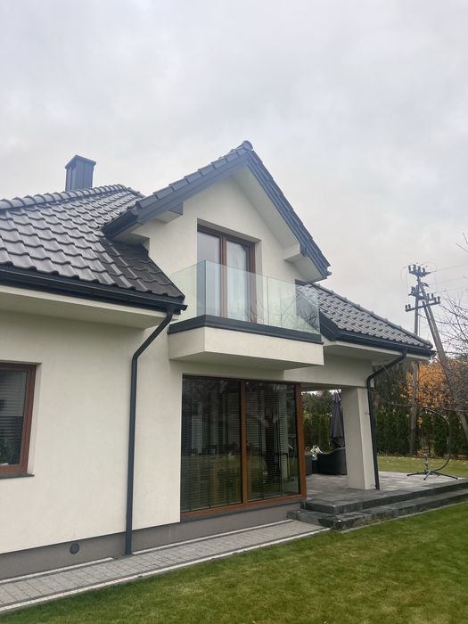 Wykonuje balustrady szklane