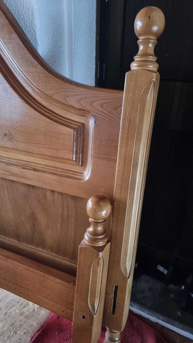 Cama em Madeira com Estrado – 140×180 cm – 50€