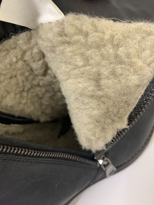 Кожаные  новые ботинки + подарок краска для обуви