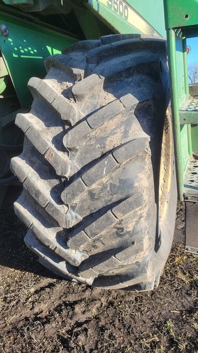 Комбайн зернозбиральний John Deere 9500