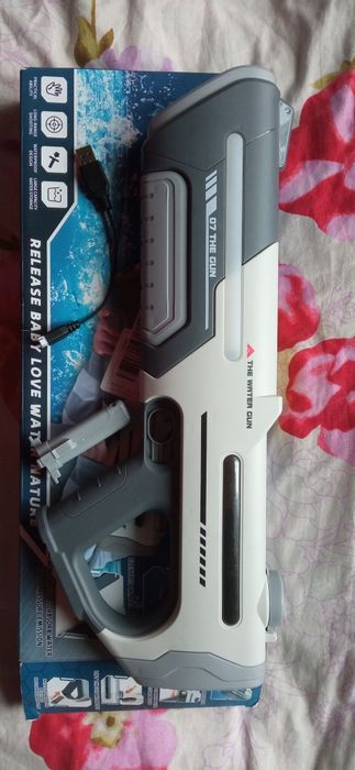 Детский водяний пістолет.