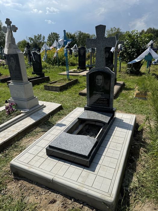 Бюджетні памʼятники з НАТУРАЛЬНОГО КАМЕНЮ | Одинарні | Подвійні