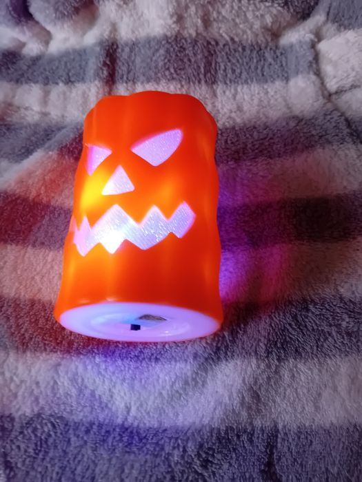 Dekoracje na Hallowen urocze świeczki