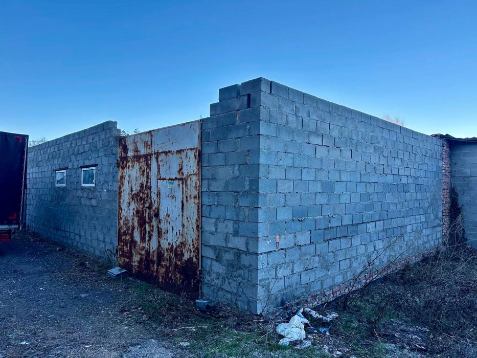 Продам недобудований гараж площею 200кв.м