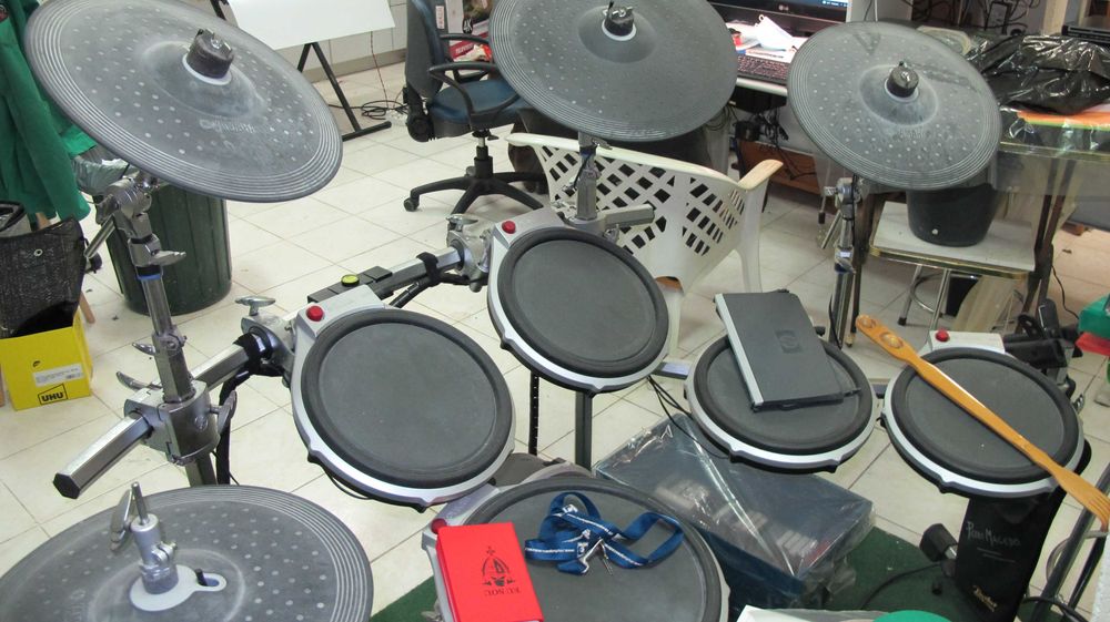 Bateria Yamaha DTX III  eletrónica