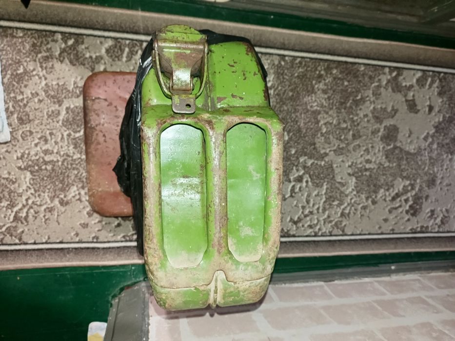 Каністри 20л металеві бу