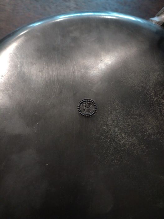 Piękna duża ciężka cynowa patera na nóżkach Vintage