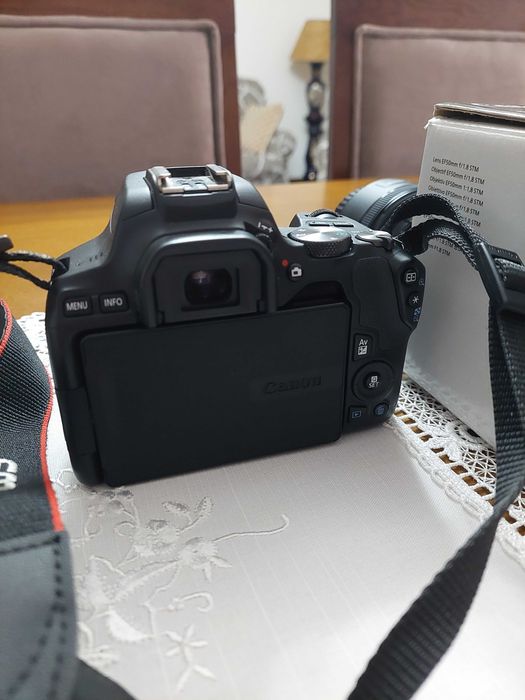 Canon EOS 250D, como nova!
