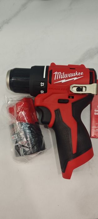 Wkrętarka Milwaukee m12 NOWA plus BATERIA !!!