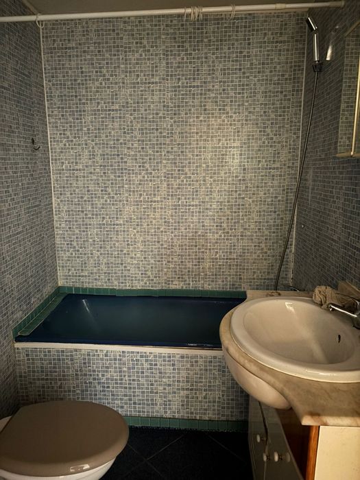 Anexo !com 2 quartos e 1 casa de banho