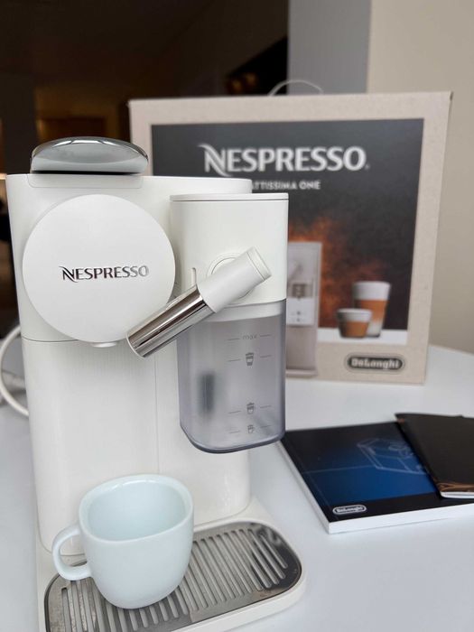 Кавоварка Delonghi Nespresso