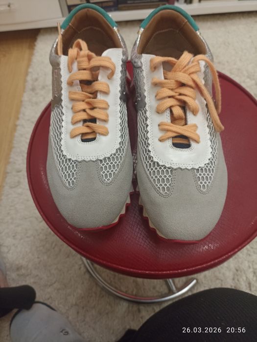 кросівки Christian Louboutin Loubishark у чудовому стані з оригінальною зубчастою підошвою та яскравим дизайном.
​Деталі оголошення:
​Б