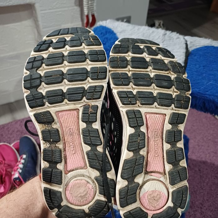 Кросовки ундер армор размер 37,5