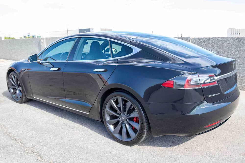 Tesla Model S P100D      2017