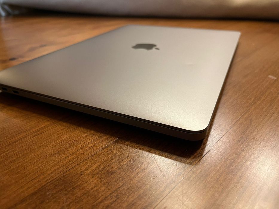 MacBook Pro 13" M1 (2022) – 8GB RAM / 256GB SSD – Excelente Estado