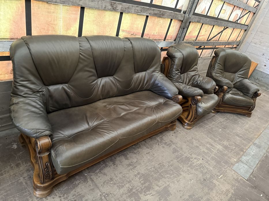 Кожаный диван + два кресла