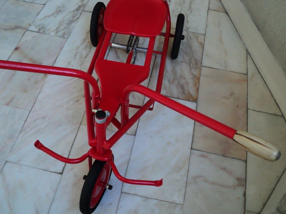 Triciclo de remar restaurado, muito antigo, raro.