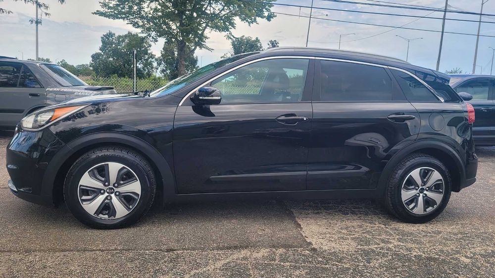 Kia Niro EX      2017