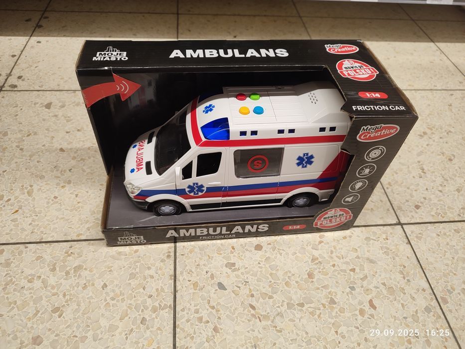 Nowy samochód pojazd karetka ambulans Moje Miasto
