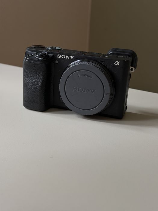 Sony a6400 + klatka SmallRig + baterie