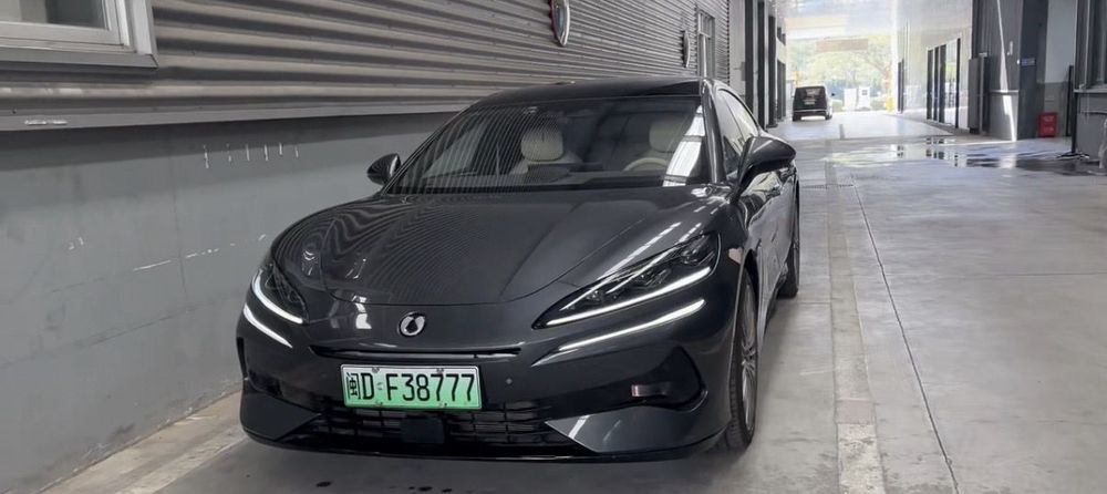 Denza Z9 Denza Z9  Ultra DOSTEPNA  od 3.05.2026