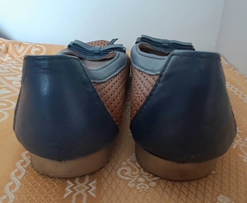 Sapatos/ Sabrinas em pele camel/ azul Tam. 40