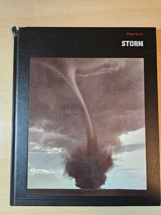 Livro Storm - Planet Earth