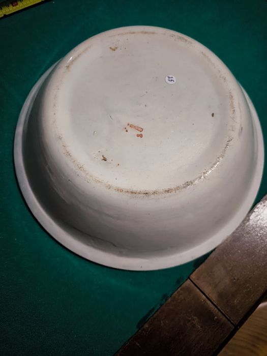 Bacia em cerâmica antiga