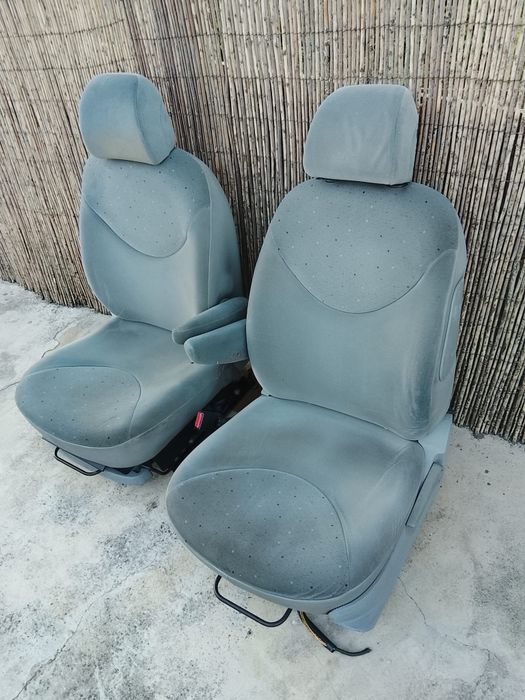 Conjunto de Bancos Citroên C3 Modelo 2002 a 2008 de 5 Portas em Tecido Bom Estado