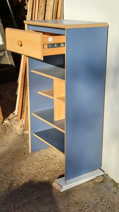 Móvel estante pequena para quarto