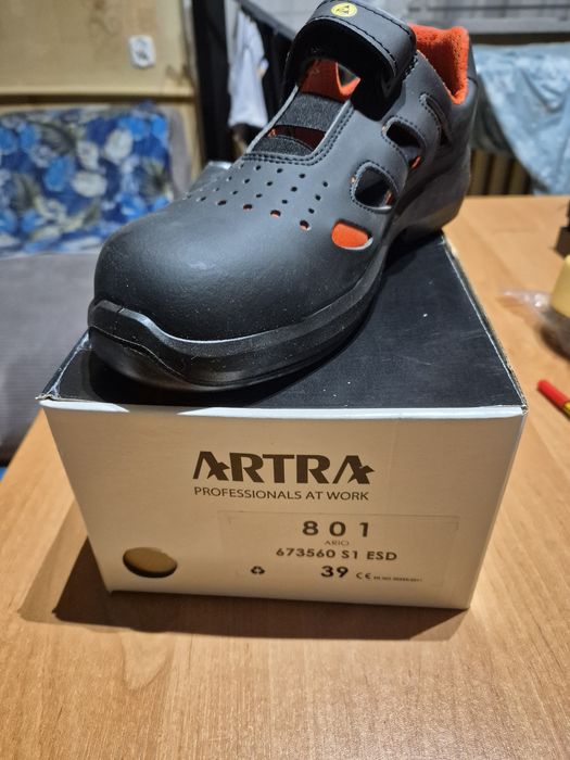 Buty robocze z metalowym noskiem