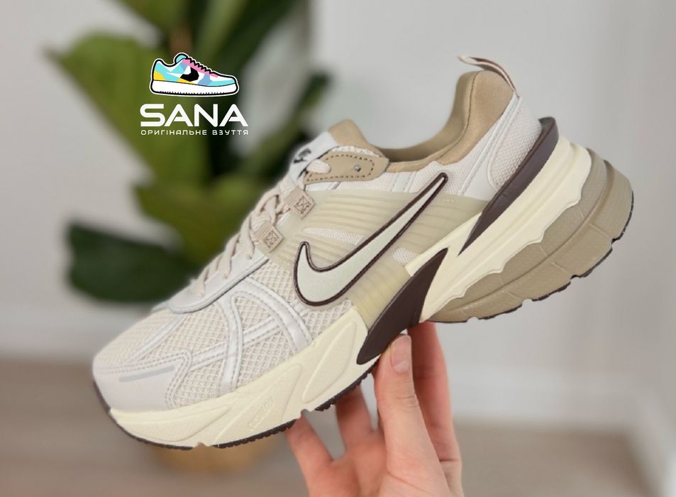 Стильні Топові кросівки Nike V2K run Нові Оригінал ( 40, 40.5 рр )