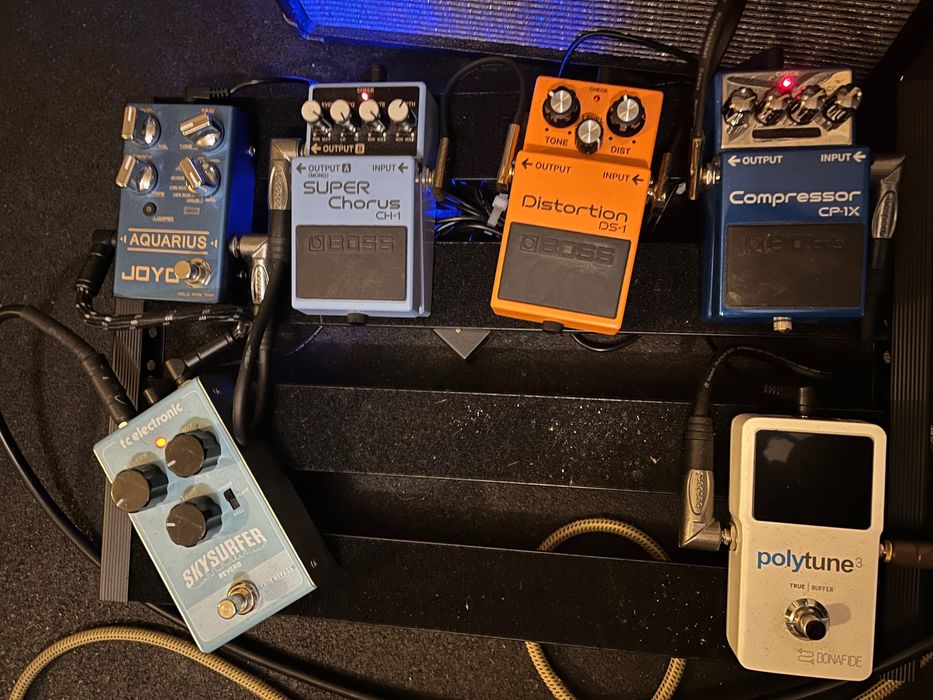 BOSS DS-1 Distortion 箱付き Boss DS-1 Distortion Pedal z zasilaczem | Gear4music