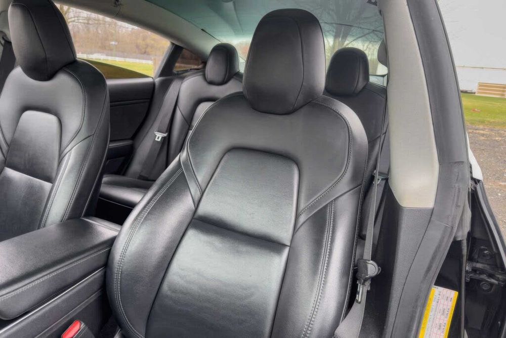 Tesla Model 3      2023